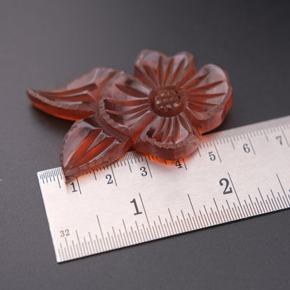 ❤️Vintage Carved Bakelite Floral Scarf Clip – Leaf Motif