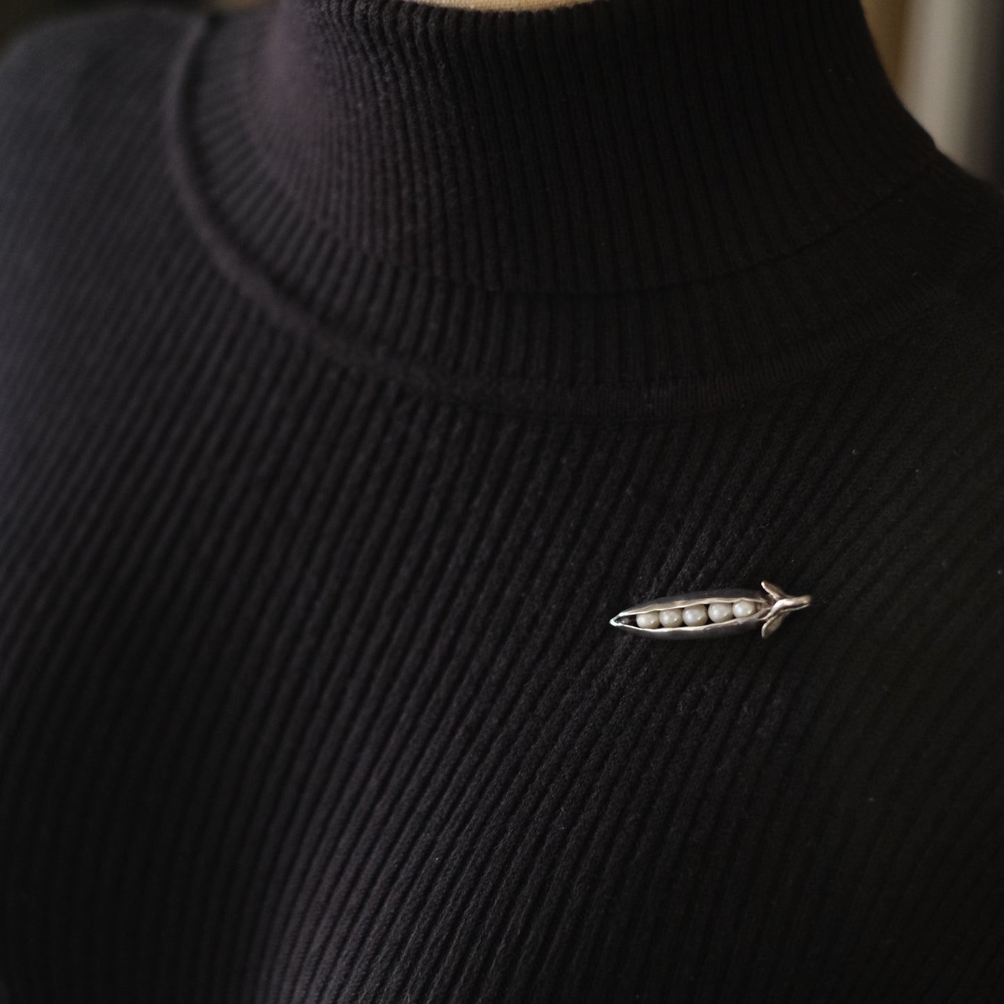 ❤️ Sterling Silver Pearl Pea Pod Brooch – MFA 925