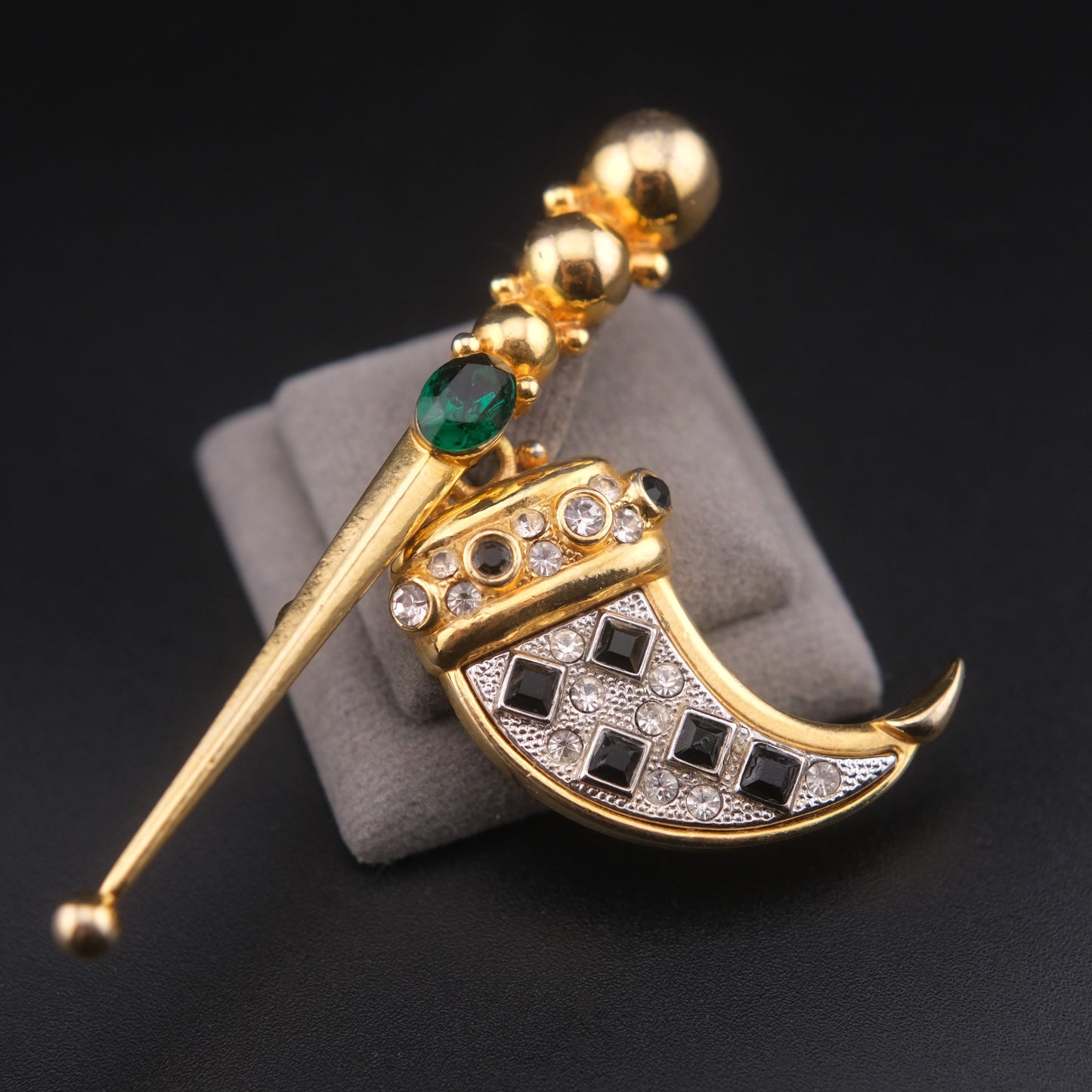 ❤️ Vintage Articulated Geometric Tusk Brooch with Black Rhinestones, Green Glass Accent & Gold Tone Orb Detail