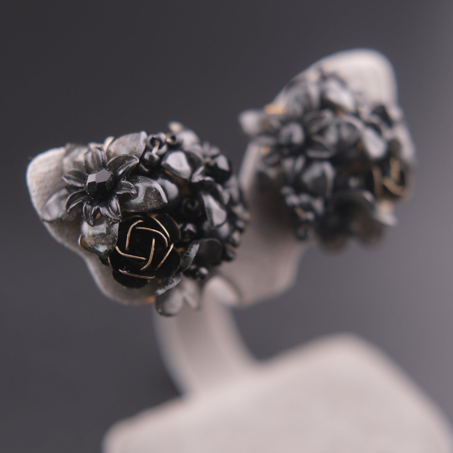 ❤️ Vintage Colleen Toland Black Floral Cluster Clip-On Earrings – Lucite & Enamel