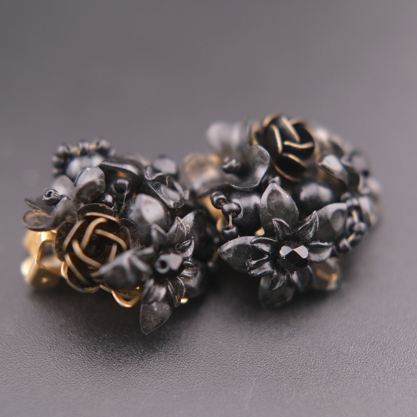 ❤️ Vintage Colleen Toland Black Floral Cluster Clip-On Earrings – Lucite & Enamel