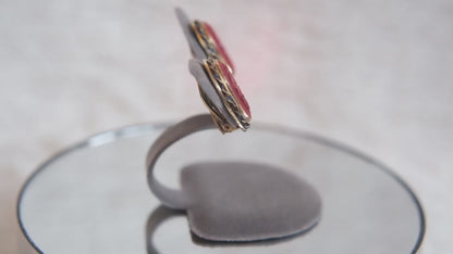 ❤️ Vintage Hand-Carved Cinnabar Floral Oval Earrings – Gold Tone Setting