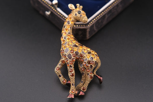 🦒 Vintage Sanus Giraffe Brooch – Enamel & Rhinestone – Gold Tone Animal Pin – Hallmarked 685