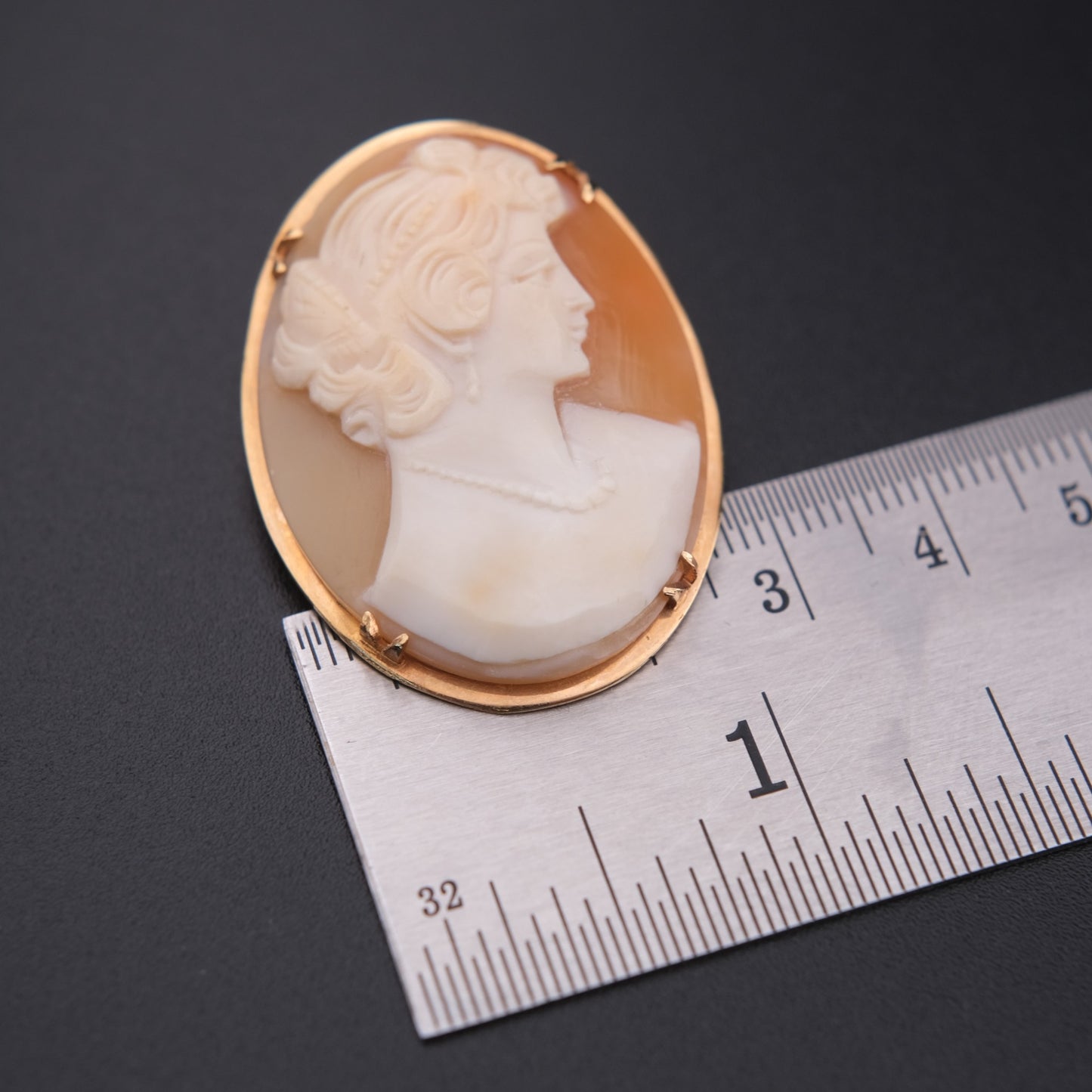 ❤️ Vintage Shell Cameo Brooch Pendant – Classical Lady Profile in Gold-Tone Frame