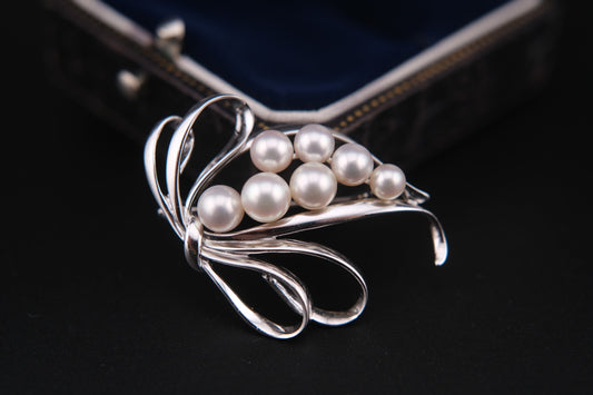 Vintage Mikimoto Sterling Silver Brooch with Akoya Pearls – Ribbon Design, Japan