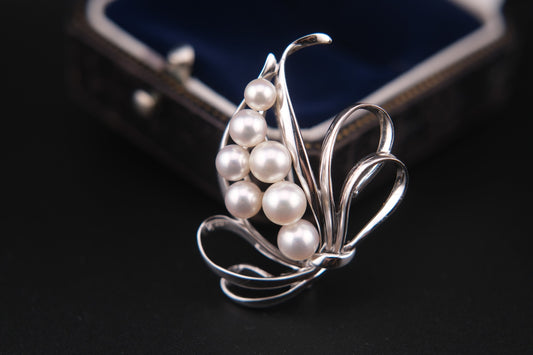 Vintage Mikimoto Sterling Silver Brooch with Akoya Pearls – Ribbon Design, Japan