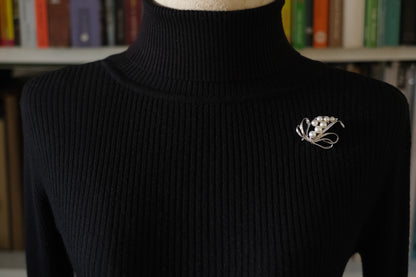 Vintage Mikimoto Sterling Silver Brooch with Akoya Pearls – Ribbon Design, Japan