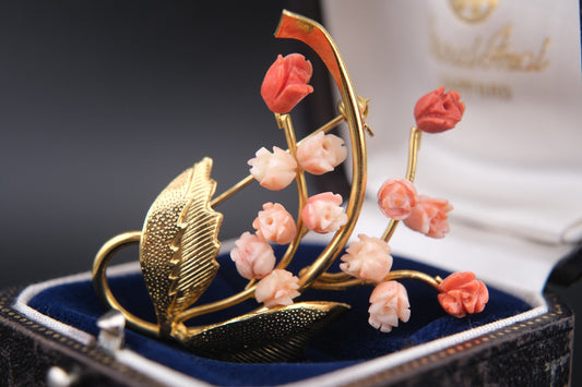 🌸 Vintage Carved Coral Flower Spray Brooch – Gold Tone Leaves – 2.25”
