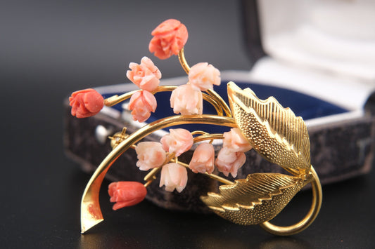 🌸 Vintage Carved Coral Flower Spray Brooch – Gold Tone Leaves – 2.25”