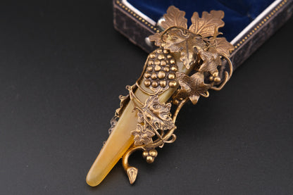 Jan Michaels Grape & Vine Brooch – Brass with Yellow Agate Accent (1990)